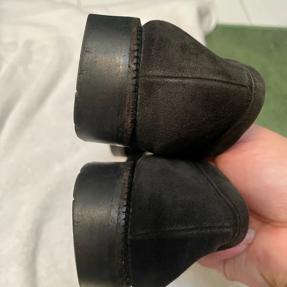 Gucci Black Suede Loafers with Gold Hardware - Picture 8 of 8